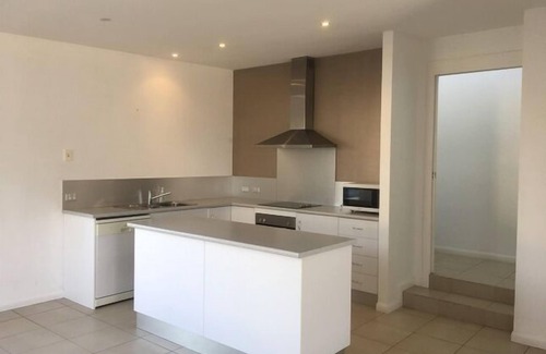 Bridport House | The Summer House- sunshine close to the beach