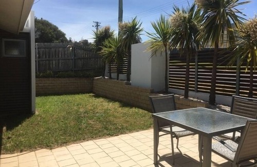 Bridport House | The Summer House- sunshine close to the beach