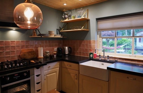Diessen Ski Chalet | The Sunbird Inn, with luxury bathroom in quiet resort with many amenities