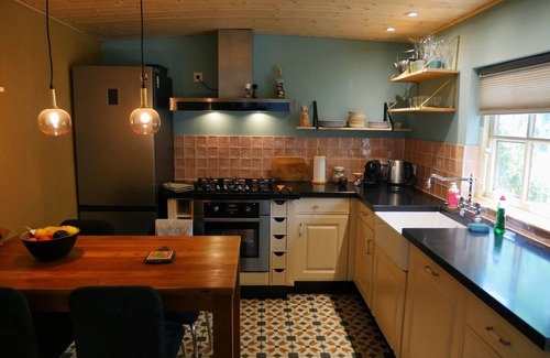 Diessen Ski Chalet | The Sunbird Inn, with luxury bathroom in quiet resort with many amenities