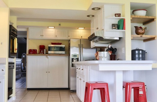 New Cambria Cottage | The Sundae Cottage - A Missouri Sweet Spot , beautiful views, secluded π»