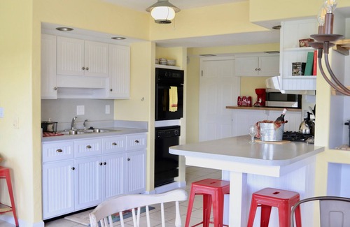 New Cambria Cottage | The Sundae Cottage - A Missouri Sweet Spot , beautiful views, secluded π»