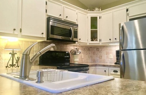 Llano House | The Sunday House -Adorable Hill Country Cottage - Llano River, Shopping, Sights