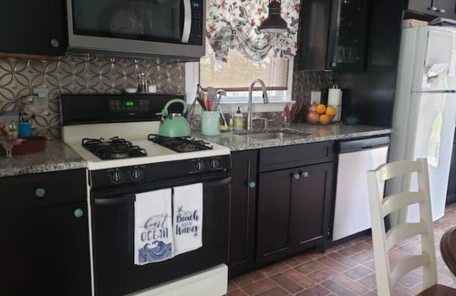 Lower Township House | The Sunflower Bungalow nSPRING SPECIAL! MARCH AND APRIL! DISCOVER CAPE MAY!