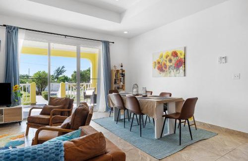 Cockburn Town Villa | The Sunflower Villa 3 Bedroom Entire Beach House In Grand Turk