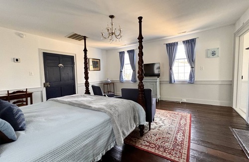 Clarksville Bed & Breakfast | The Sunnyside Sisters Bed and Breakfast, With a Dutch touch.