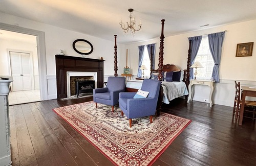 Clarksville Bed & Breakfast | The Sunnyside Sisters Bed and Breakfast, With a Dutch touch.