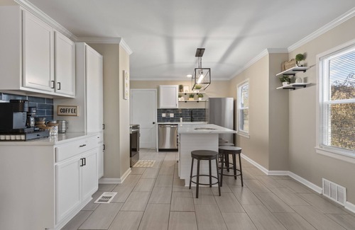 South Kansas City House | The Sunnyside- Waldo Ranch + Fenced Yard + Parking