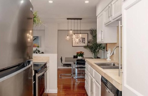 Norma Triangle Apartment | The Sunset Blvd luxury high-rise, 180 city views
