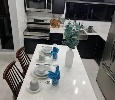 Camperdown Apartment | The Sunset Villa - 2BD APT w Pool & Lovely Views