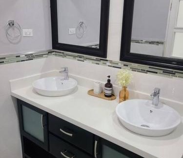 Camperdown Apartment | The Sunset Villa - 2BD APT w Pool & Lovely Views