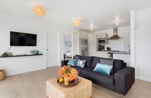 Mangawhai Heads Cottage | The Sunshine Bungalow - Mangawhai Heads Home