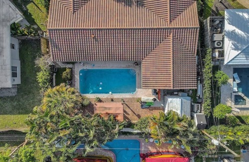 Imperial Point House | The Sunshine House Su