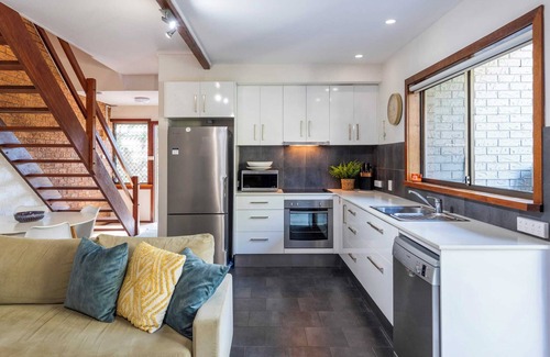 Angourie Apartment | The Surf Pad - Oceanstays - Pet Friendly