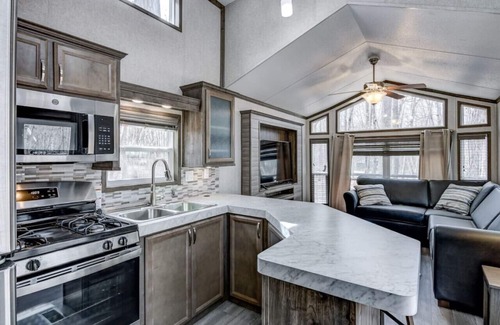 Brill House | The Swan at Lincolnwood Resort