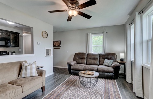 Lamar Apartment | The Tanner Place- Renovated and Cozy 1 Bed Apt