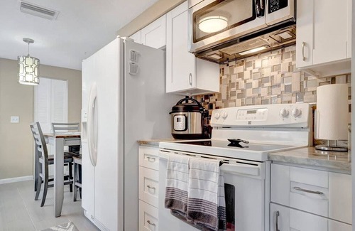 Tarpon Springs House | The Tarpon Treasure - Family Home 5 Mins to Beach