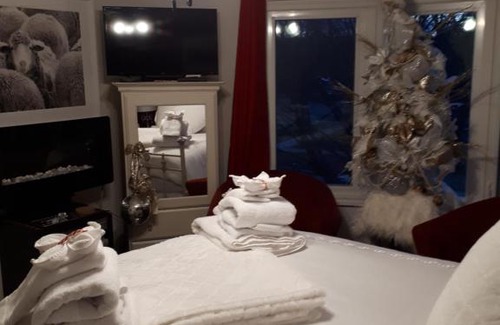 Ajax Bed & Breakfast | THE TARTAN HOUSE BED & BREAKFAST