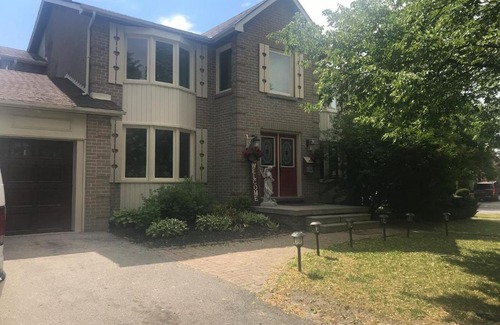 Ajax Bed & Breakfast | THE TARTAN HOUSE BED & BREAKFAST