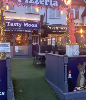 London Borough of Bromley House | The Tasty Moon Rent Room