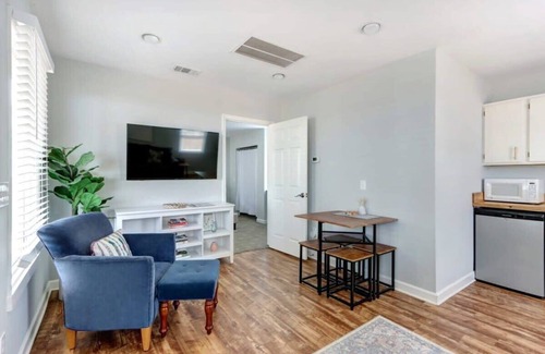 Beach Institute Apartment | The Tea Olive Cottage, Quaint | Pet-Friendly!