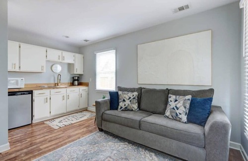 Beach Institute Apartment | The Tea Olive Cottage, Quaint | Pet-Friendly!