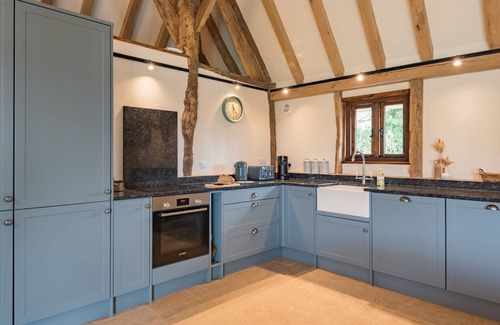 Stowting Cottage | The Thatched Barn - a holiday let that sleeps 2 guests in 1 bedroom