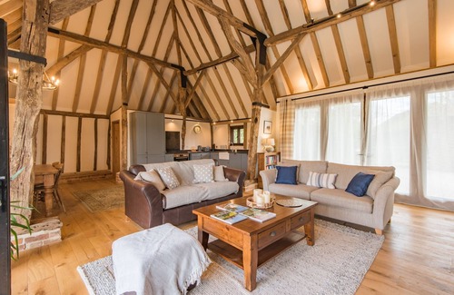 Stowting Cottage | The Thatched Barn - a holiday let that sleeps 2 guests in 1 bedroom