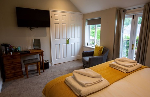 New Forest District Hotel | The Three Lions
