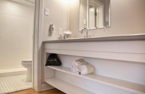 Yamacraw Village Hotel | The Thunderbird Inn