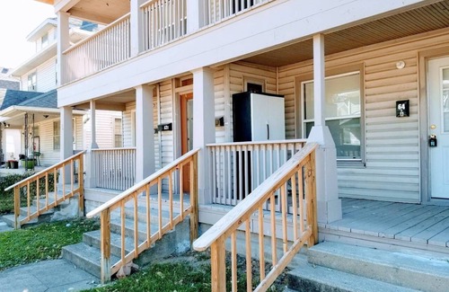 Near Eastside Apartment | ☆The Tiger Suite❤Free parking lot parking☆
