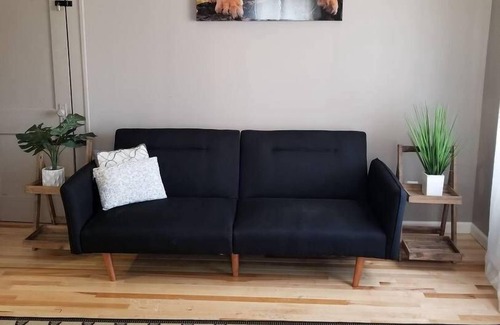 Near Eastside Apartment | ☆The Tiger Suite❤Free parking lot parking☆