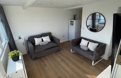 Great Yarmouth Ski Chalet | The Tiny House - modern peaceful beach getaway - Chalet on California sands.