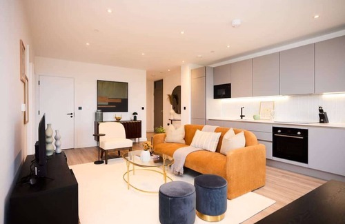 Tottenham Green Apartment | The Tottenham Classic - 2BDR Flat with Balcony
