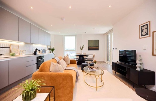 Tottenham Green Apartment | The Tottenham Classic - 2BDR Flat with Balcony
