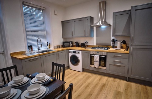 Halifax House | The Townhouse Simple2let Serviced Apart