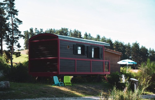 Usson-en-Forez House | The trailer of 17m2 for 4 people.