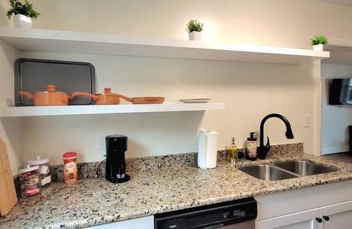 Tazewell Apartment | The Traveler on Main - Suite #6- Across the Street from Back of the Dragon!