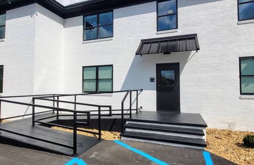 Tazewell Apartment | The Traveler on Main - Suite #6- Across the Street from Back of the Dragon!
