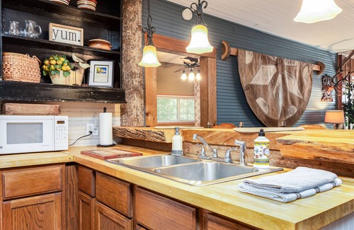 Zirconia Cottage | The Tree House, Vintage Mountain Retreat