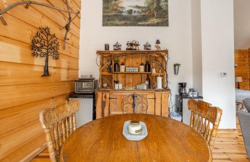 Gnaw Bone Hotel | The Treehouse at the Rustic Retreat
