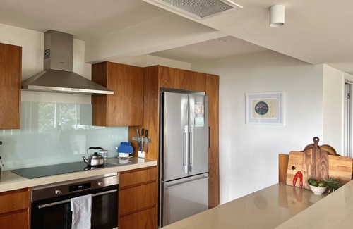 Wye River House | The Treehouse. Bright Beach House Overlooking the Ocean. 2min Walk to the Beach!