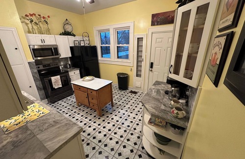 Greencastle House | The Trillium House at DePauw - 4/5 BR 3.5 BA