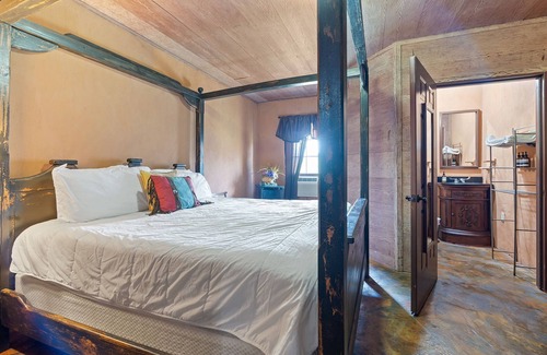 Fredericksburg Bed & Breakfast | The Trois Estate at Enchanted Rock