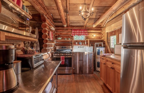 Leavenworth Cabin | The Trout Shack on the banks of the Wenatchee River