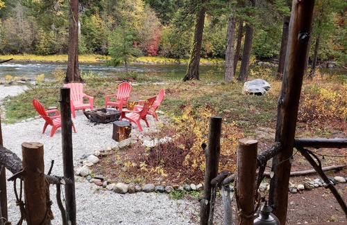 Leavenworth Cabin | The Trout Shack on the banks of the Wenatchee River