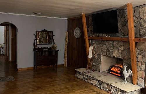 Benton Other | The Turkey Farmhouse just a few minutes from Rend Lake