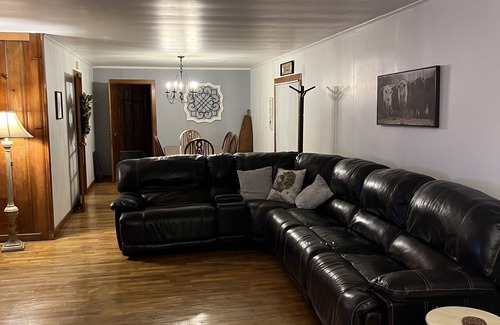 Benton Other | The Turkey Farmhouse just a few minutes from Rend Lake