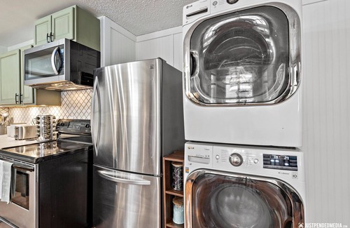 Turnagain House | The Turnagain House Bright & Cozy Near Airport