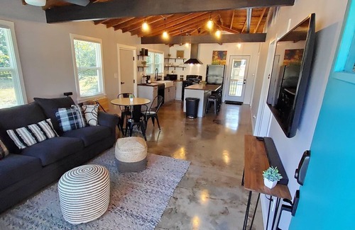 Lexington House | The Turquoise Door in Town of Lexington